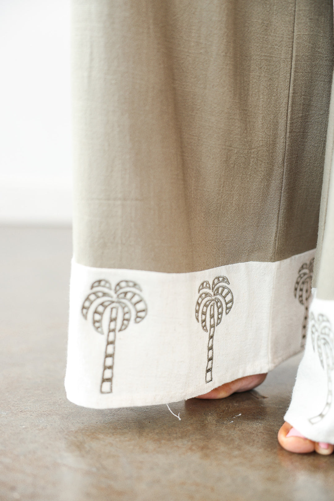 Embroidered Trim Pants - Olive