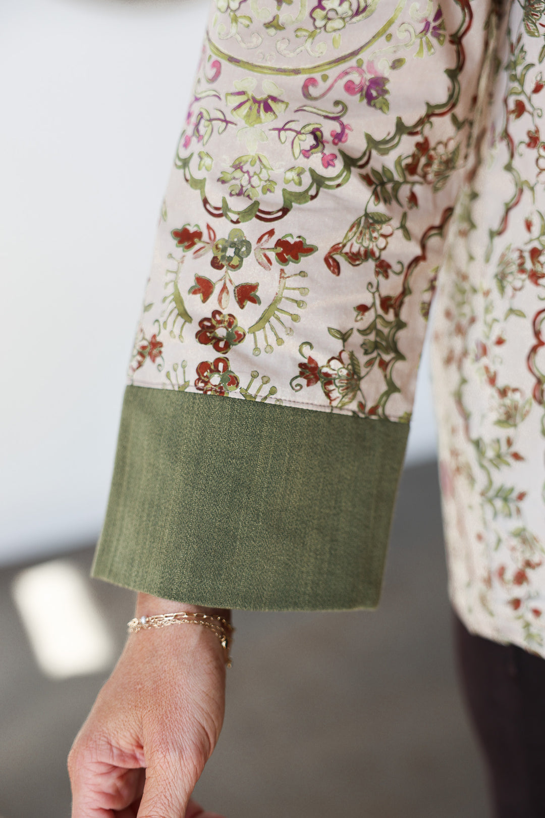 Contrast Trim Pattern Top - Olive