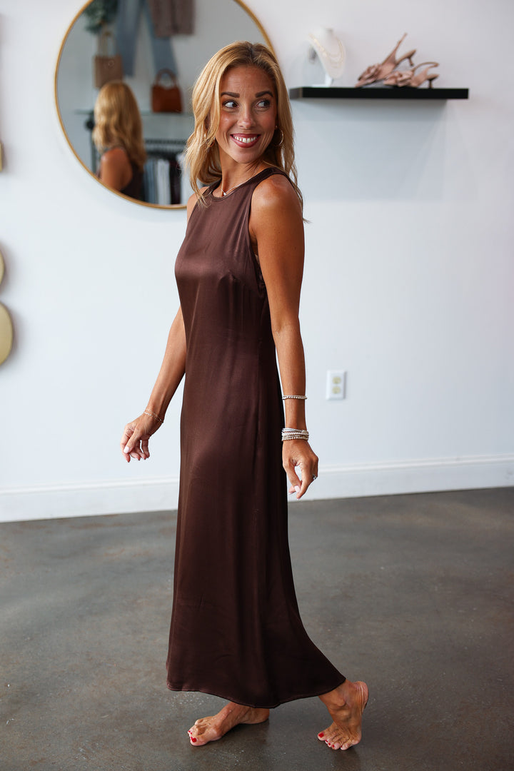 Round Neck Midi Dress - Brown
