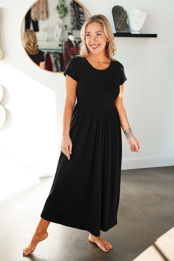 Short Sleeve Sweater Midi Dress - Black