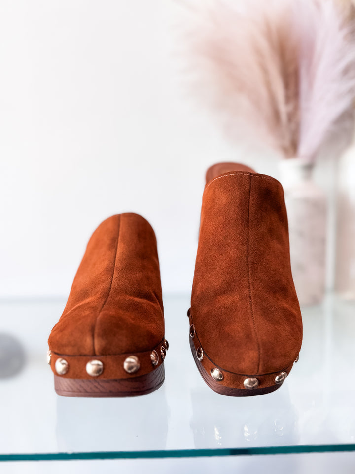 Shu Shop Geneva Clog - Cognac Suede