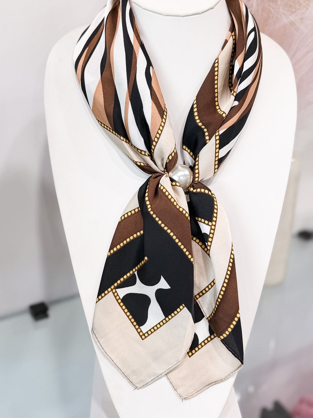 Pearl Magnetic Scarf - Animal Print