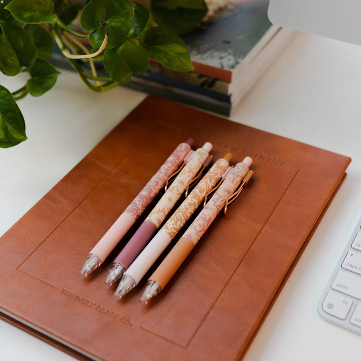 Floral Lace Pen Set